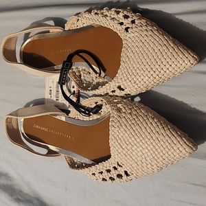 White spring/summer slings